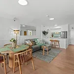 Stunning! 2Bed, 1Bath, 1Car, Views - Cbd